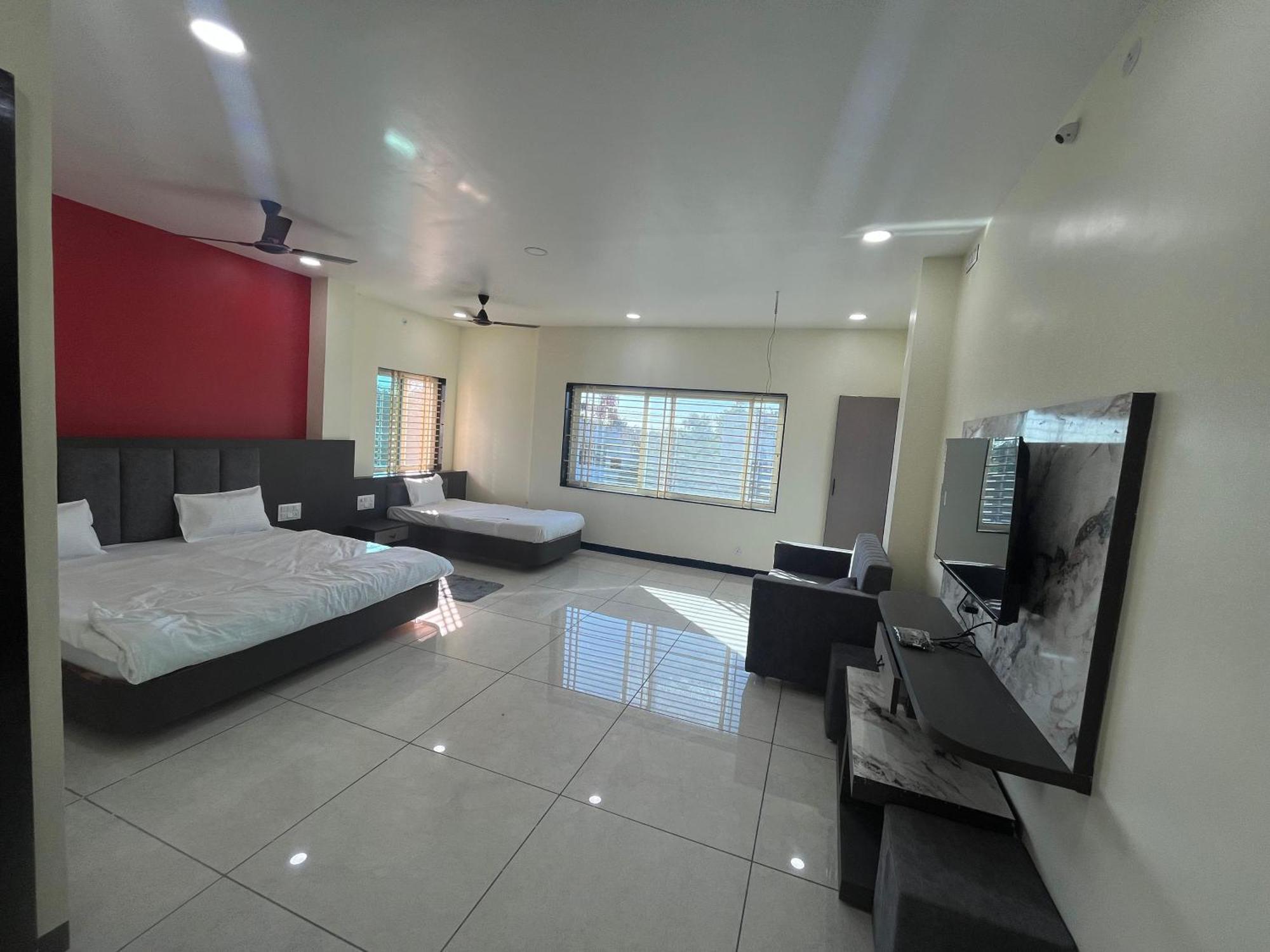 Yashomati Hotel Maheshwar Bagian luar foto