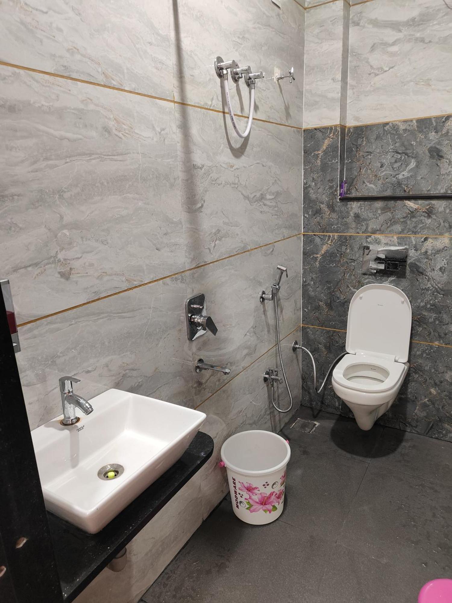 Yashomati Hotel Maheshwar Bagian luar foto