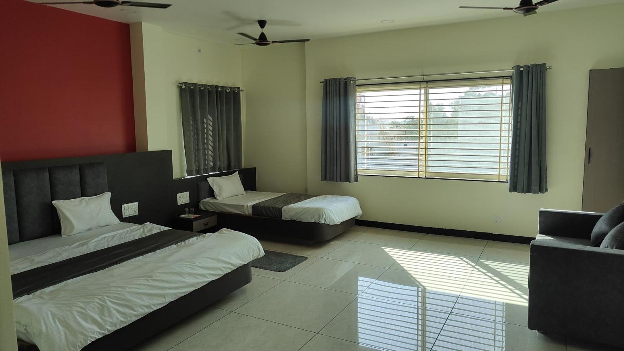 Yashomati Hotel Maheshwar Bagian luar foto